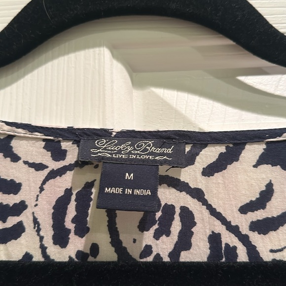 Lucky 🍀 Brand Short Sleeve Blouse w/ large print and embroidery - Picture 2 of 4